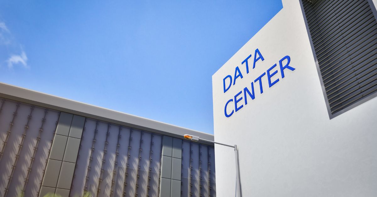 Data centre for backing up data by DNA IT